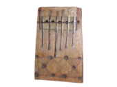 Kalimba sur planche en bois